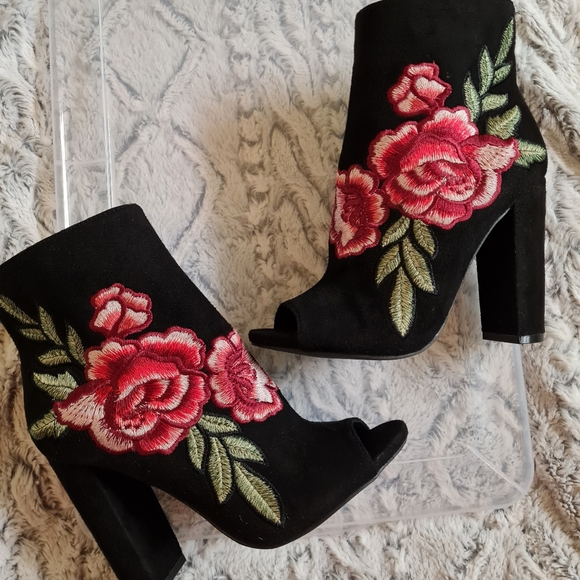 Wild Diva Shoes - Wild Diva Bootie heel with Embroidered Rose